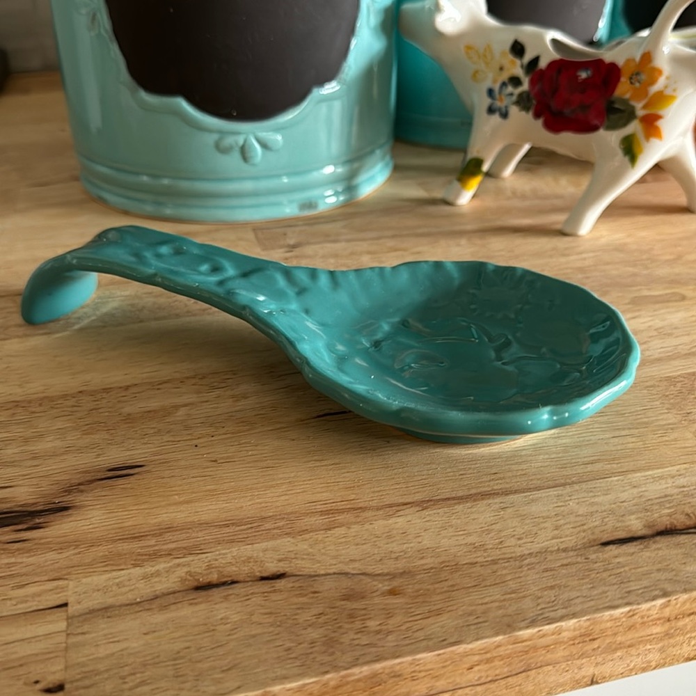 Pioneer woman spoon rest
